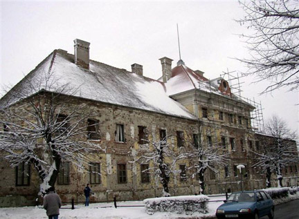 Kompleks dvorca Eltz / pogled na ulično pročelje iz 2002.g  - fototeka MK-a i Hrvatskog restauratorskog zavoda 